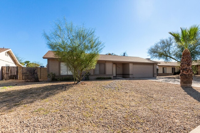 Building Photo - 2113 N Los Altos Dr