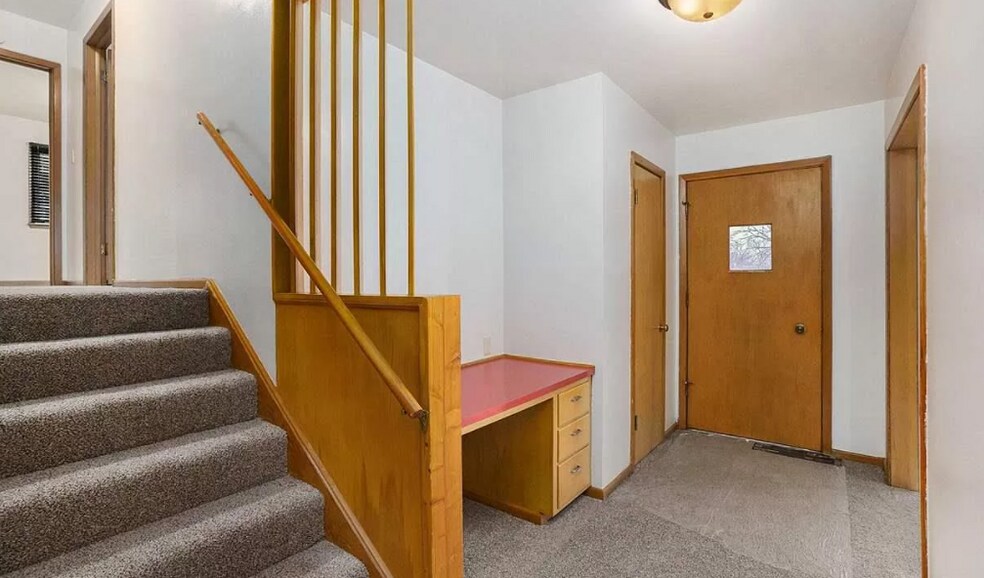 Charming entry - 424 N Lake Ave