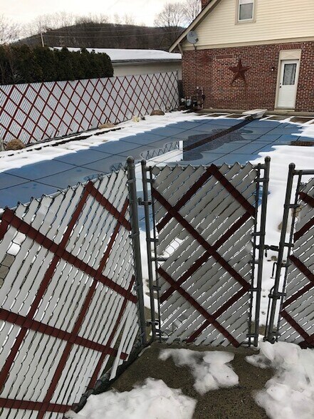 Building Photo - 4909 Kutztown Rd