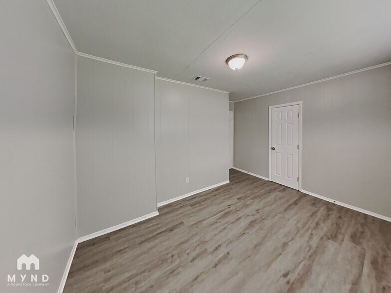 Building Photo - 7116 Green Acres Ct SW