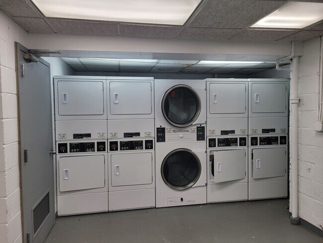 Building Photo - 456 A River Rd