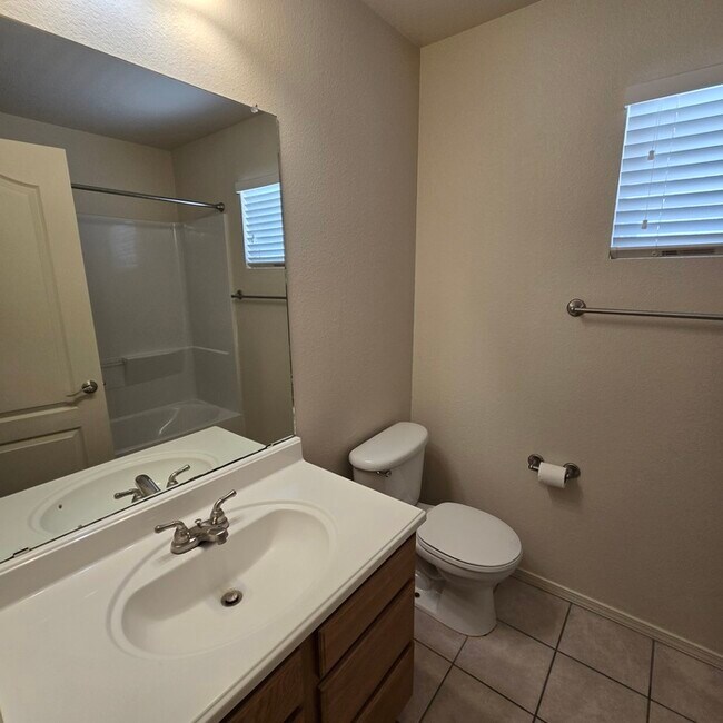 Building Photo - 669 Sunny Meadows Dr