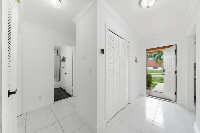 Building Photo - 1443 SW 27th Ave