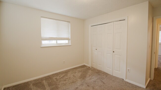 Building Photo - 2455 S Bluff Rd