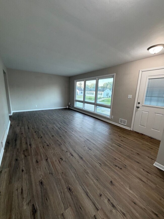 Building Photo - 3803 10th Ave Pl