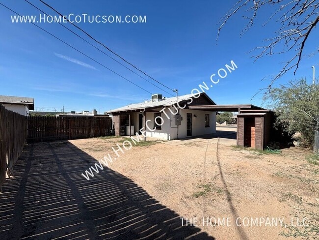 Building Photo - 833 W Jacinto St