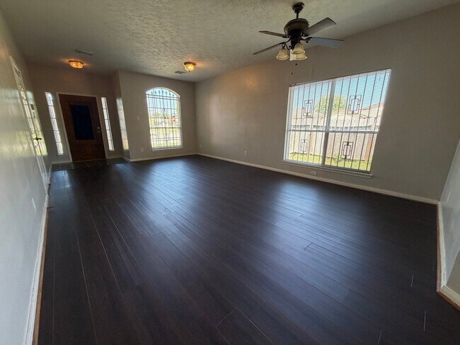 Building Photo - 13403 Agarita Ln