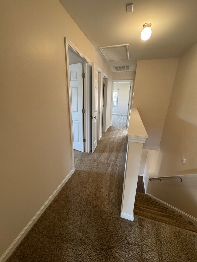 Building Photo - 127 Emanuel Creek Drive