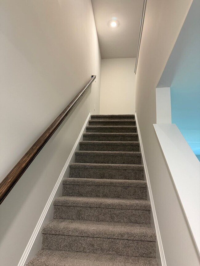 Building Photo - Lexington Townhouse - Call Lexington office for information 803-359-0793