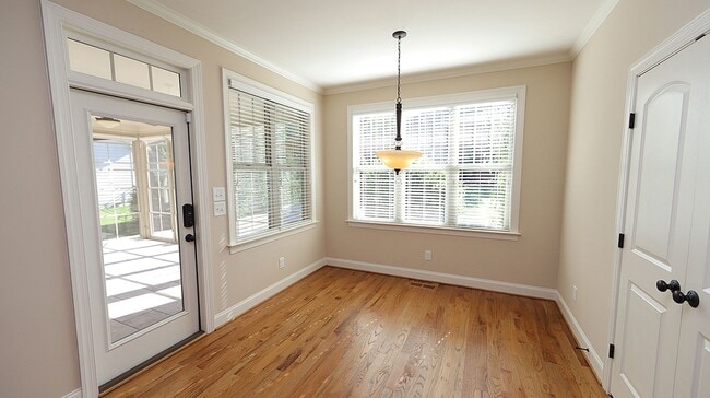 Building Photo - Lovely Heritage Home with Ideal Floorplan