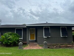 Building Photo - 135 Oak Crest Dr