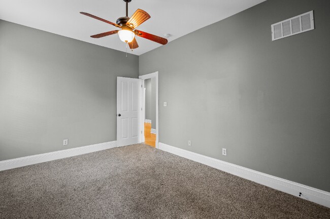 Building Photo - 2213 Missouri Ave