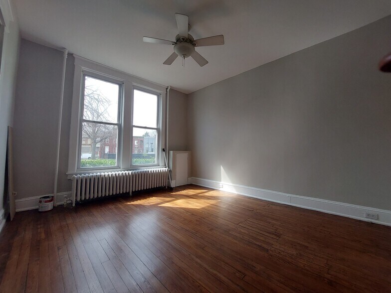 Building Photo - 1330 G St SE