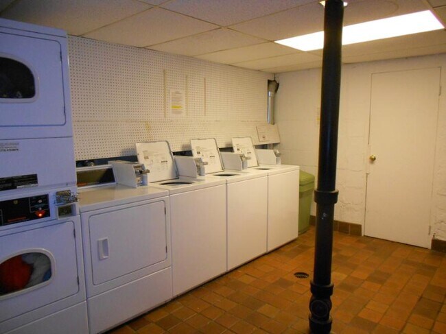 Building Photo - 0 bedroom in Chicago IL 60660