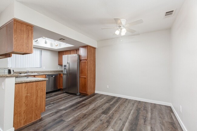 Building Photo - 2nd floor 2 bedroom unit in NW with easy access to Summerlin Pkwy and the 95/I-11