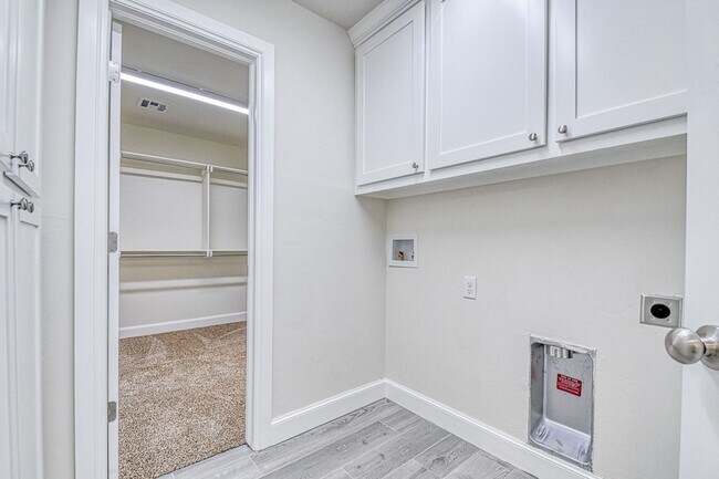 Building Photo - 3112 Pebble Pond Dr