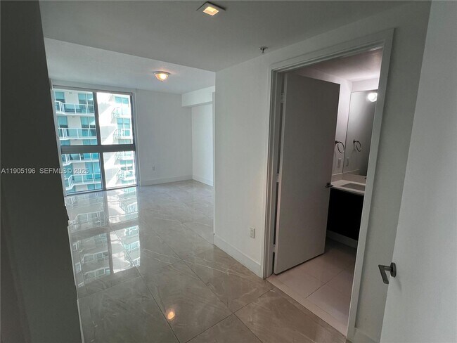 Building Photo - 300 Sunny Isles Blvd