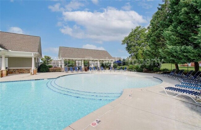 Building Photo - 4579 Silver Oak Dr SW