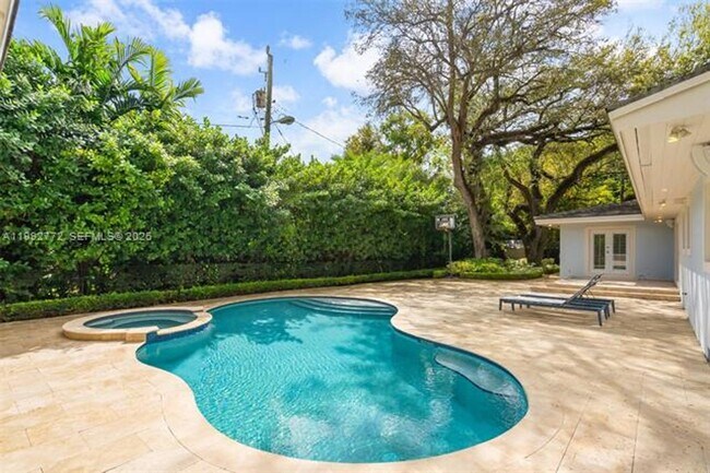 Building Photo - 1550 Taragona Dr