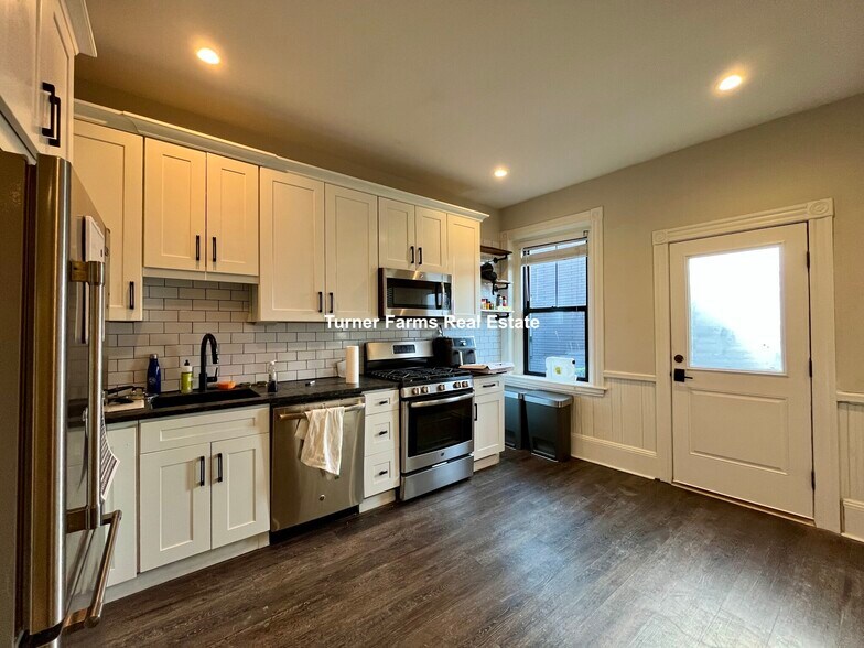 Building Photo - 1520 Tremont St