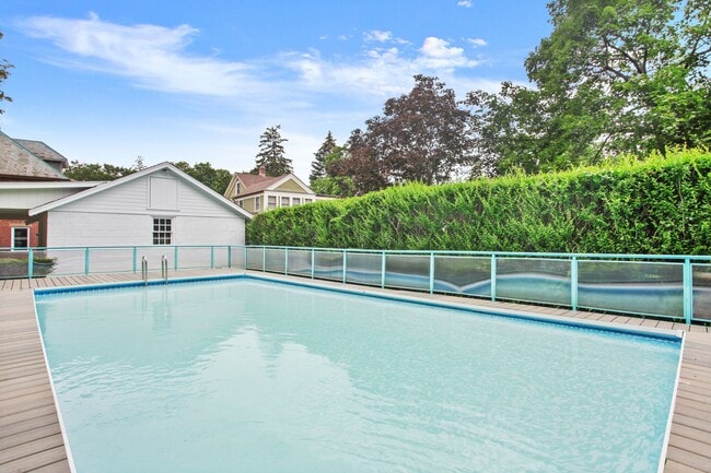 Building Photo - 149 Lake Ave