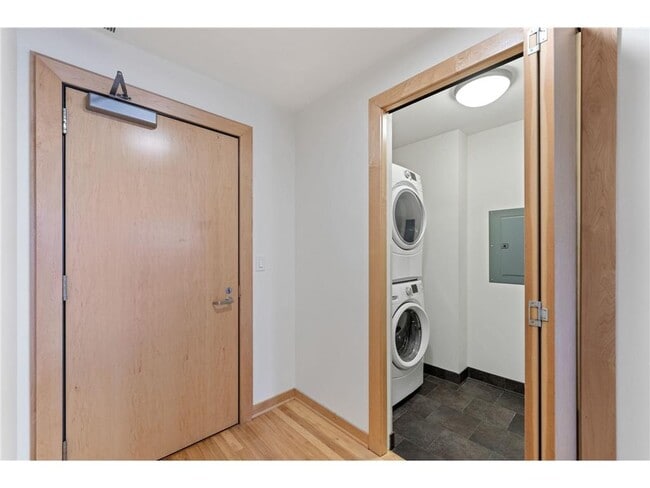 Building Photo - 740 Portland Ave