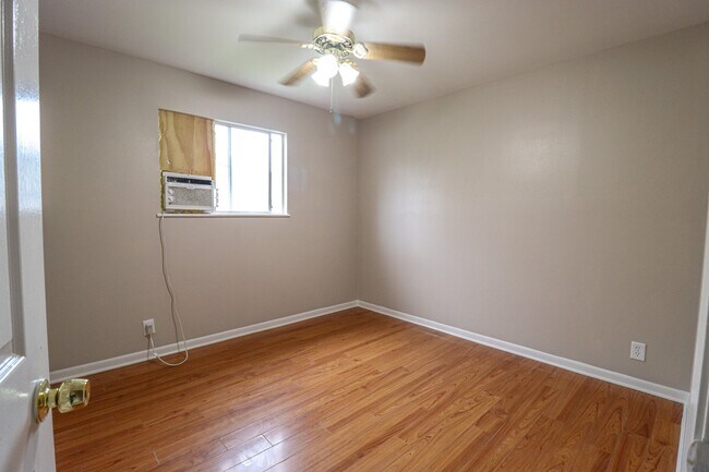 Building Photo - 3732 Kenwood St