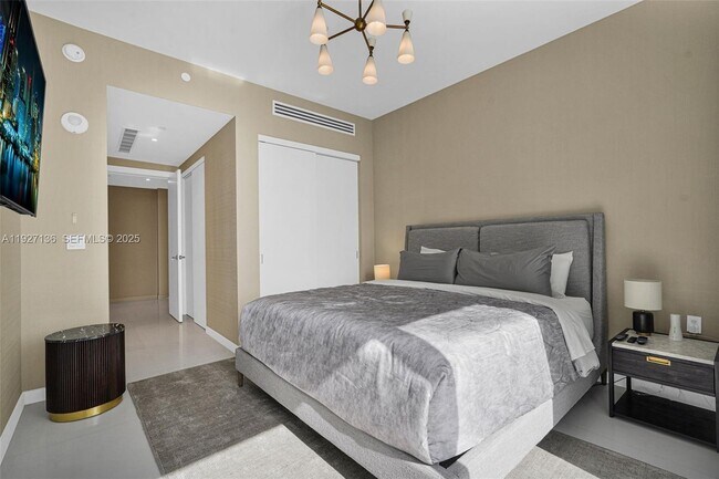 Building Photo - 300 Biscayne Blvd Way