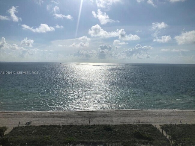 Building Photo - 5005 Collins Ave