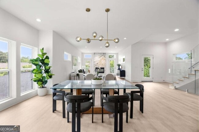 Building Photo - 24 Hutchinson St NE