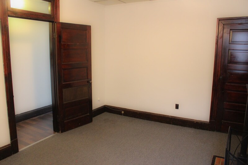 Building Photo - 838 Main St