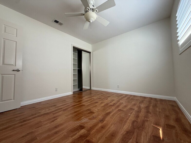 Building Photo - 6449 Sheltondale Ave
