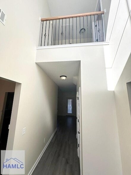 Building Photo - 60 Creekside Dr N West