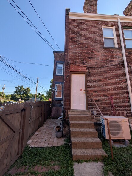 Building Photo - 240 1/2 46th St
