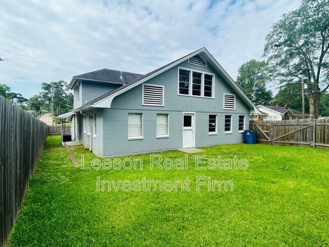 Building Photo - 802 Jefferson St