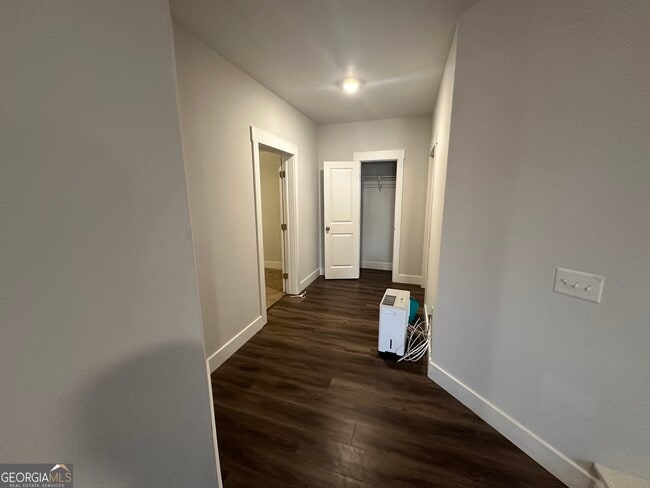 Building Photo - 370 Crestbrook Ln