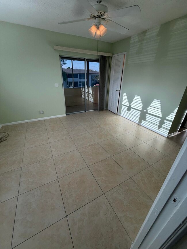 Building Photo - 185 Salisbury E