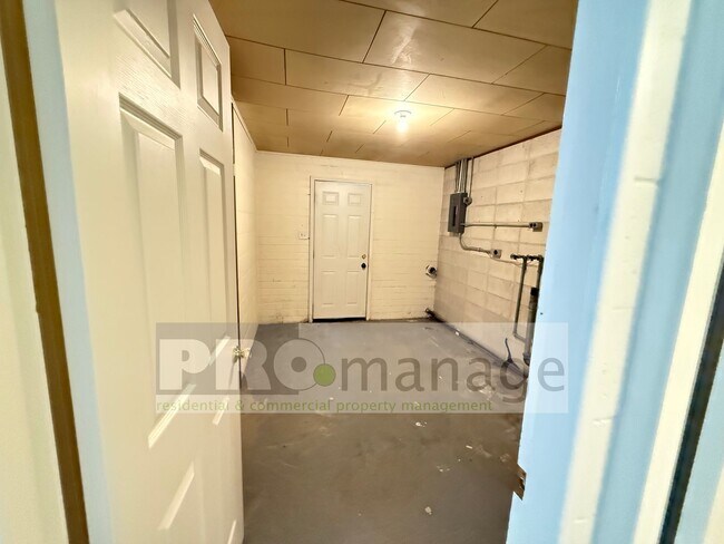 Building Photo - 629/637 Cambridge Dr.