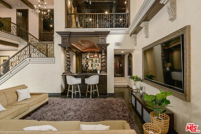 Building Photo - 4705 Los Feliz Blvd
