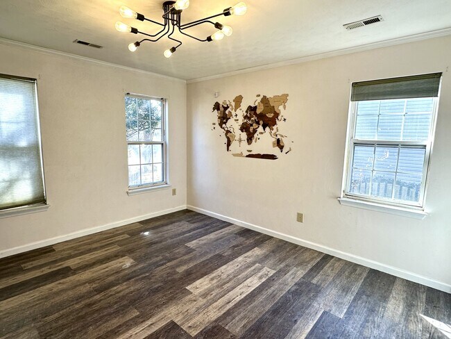 Building Photo - 9385 Pine Tree Rd