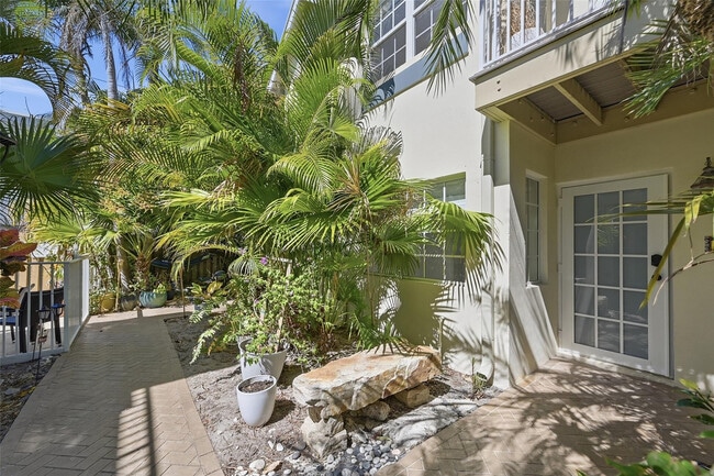 Building Photo - 4525 Bougainvilla Dr