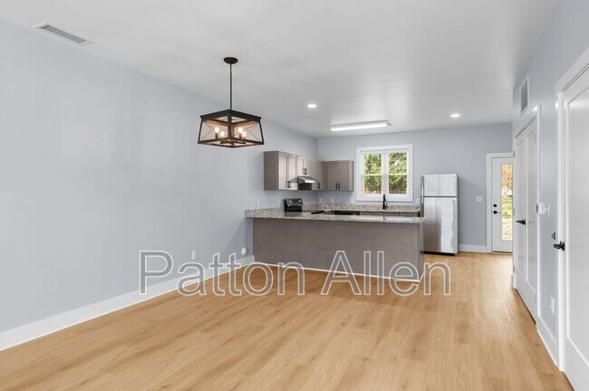 Building Photo - 21 Catawba Valley Ct
