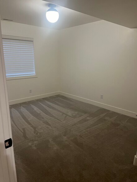 Bedroom 5 - 564 W Sanford St