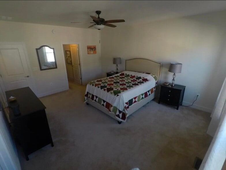 Very spacious master bedroom - 8828 Englewood Farms Dr