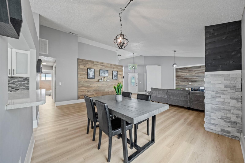 Building Photo - 10253 Allenwood Dr