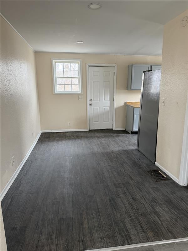 Building Photo - 458 S Float Ave