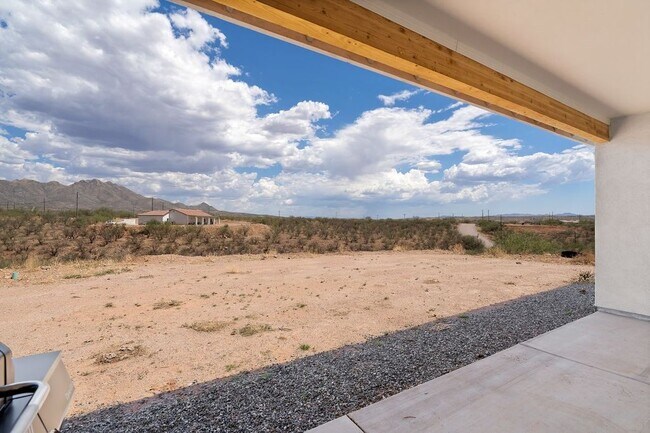 Building Photo - 1829 Camino Lebanon