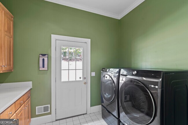 Building Photo - 235 Smokerise Trce