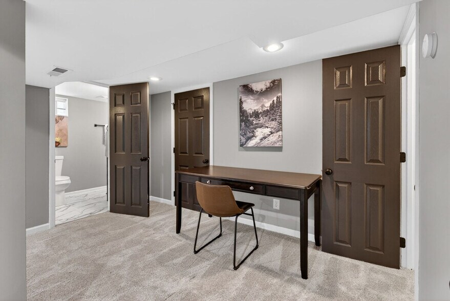 Building Photo - 8821 Kendale Dr