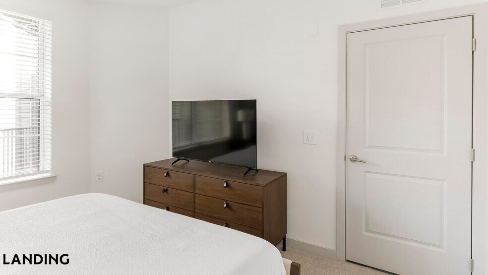 Building Photo - 2900 4th Ave NW